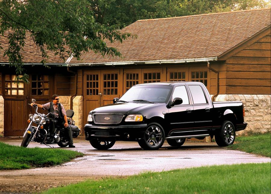  Ford F-150 Harley-Davidson SuperCrew 2001 года  (фото 3 из 3)